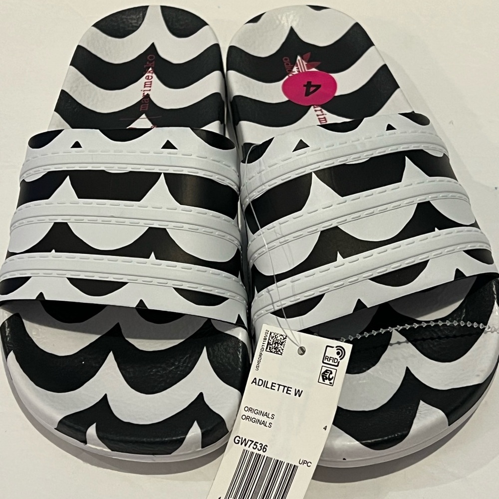Adidas Marimekko Adilette Slides Core Black Cloud White GW7536 Men’s size 4